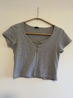 Brandy Melville 3 buttons with patterned fabric